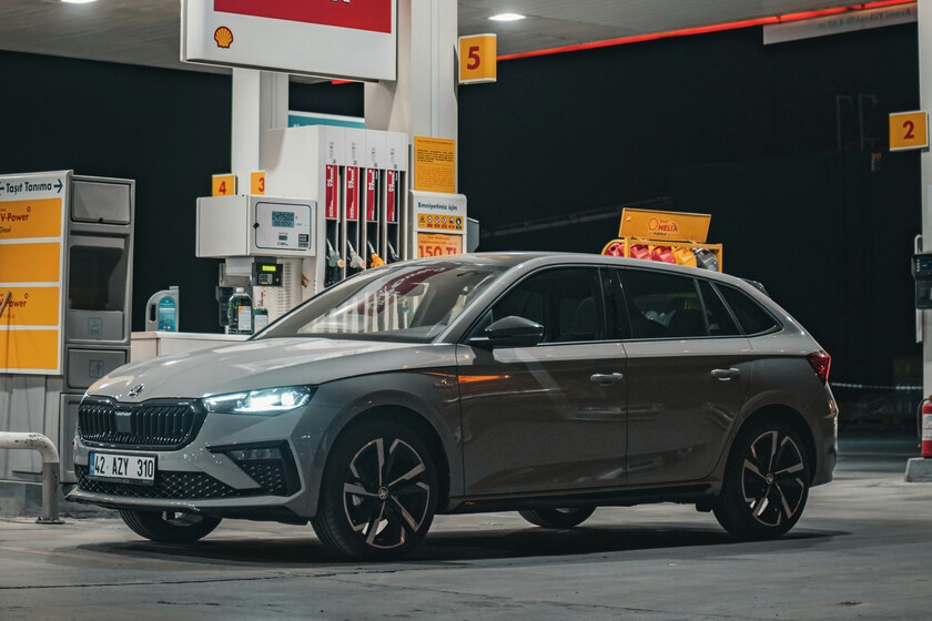 El cohete y la pluma: la teoría que explica por qué la subida de la gasolina ha llegado para quedarse