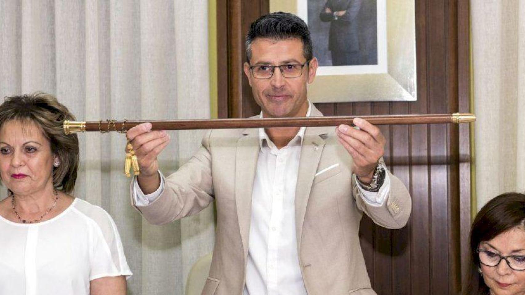 El PSOE expulsa al alcalde de Almussafes por "la actitud hacia sus víctimas" antes de resolver las denuncias de acoso sexual