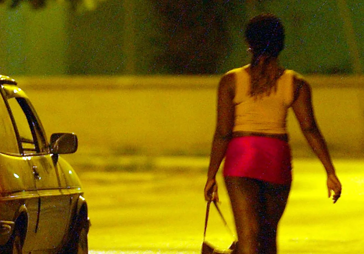 Cien años de prisión para la 'madame' que usaba el vudú para prostituir a menores en Málaga