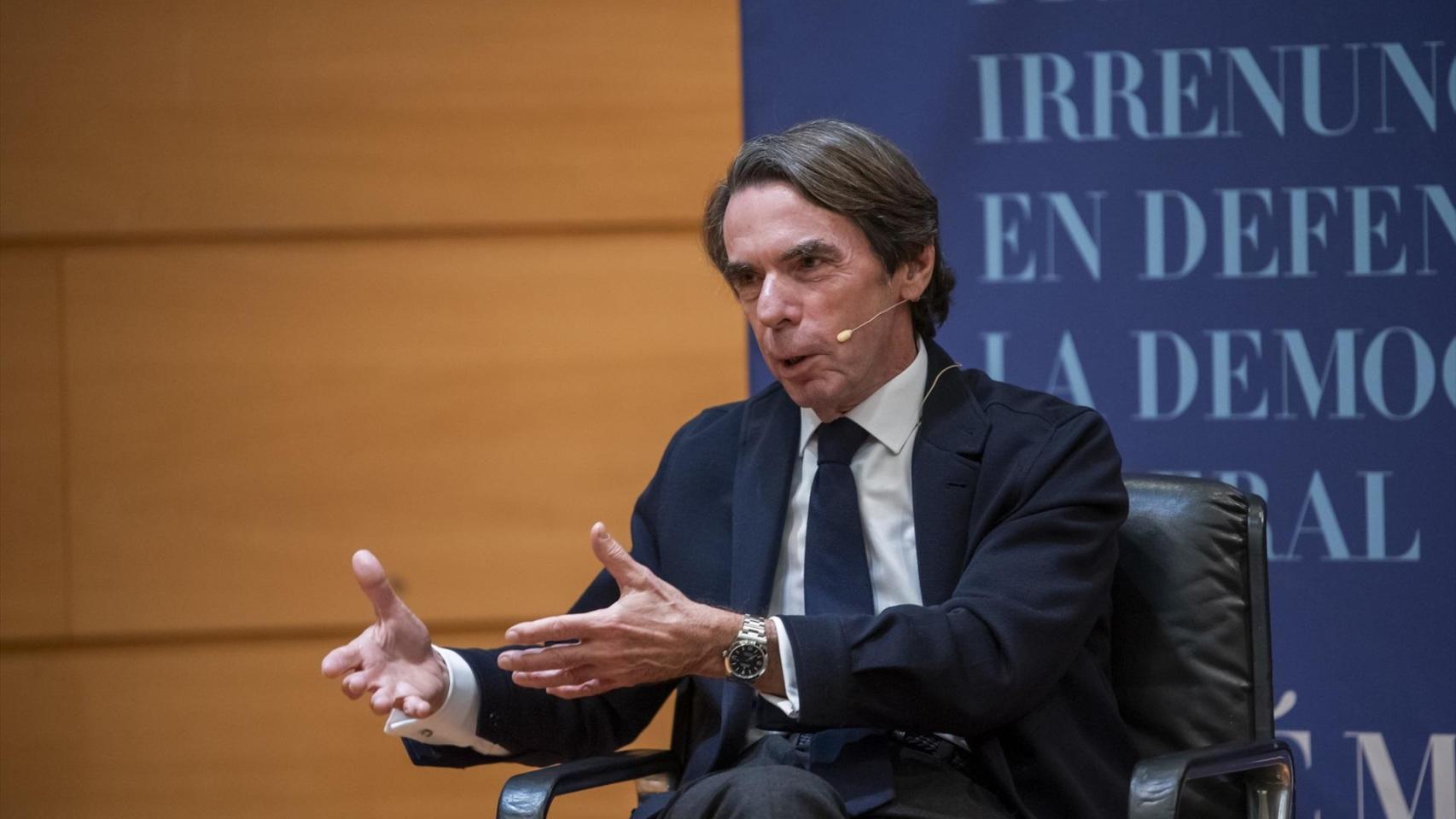 Aznar: "Sánchez avala la paz, pero sólo la de los cementerios, la que impone la teocracia iraní masacrando a las mujeres"