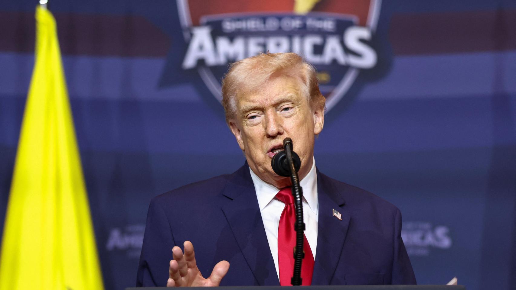 Trump tilda al español de "maldito idioma" ante los líderes de América Latina y Hegseth sentencia: "Hablo americano"