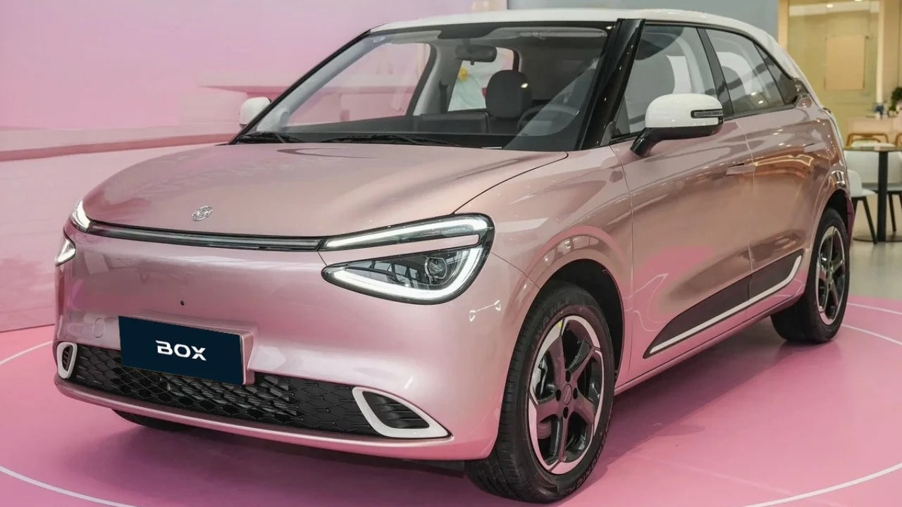 El coche chino también puede ser chic: este eléctrico rosa ‘estilo Barbie’ cuesta 15.585 € y es de los más baratos del mercado