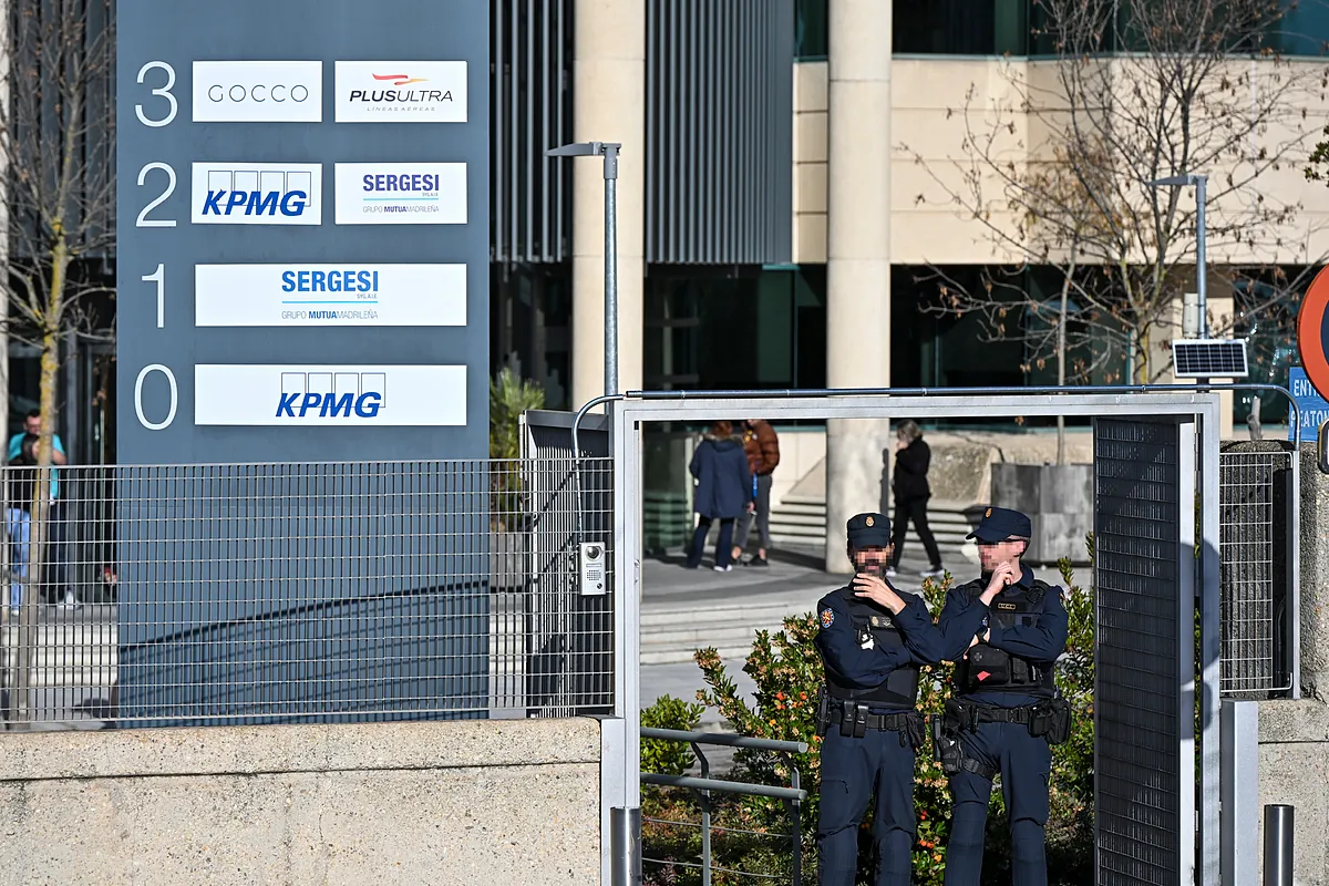 La Policía registra la sede de la aerolínea Plus Ultra por presunto blanqueo de capitales