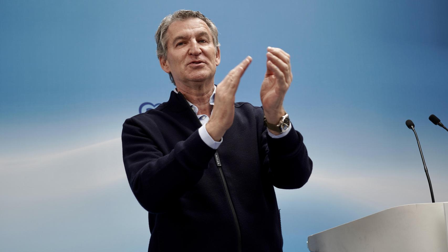 Feijóo denuncia que "Sánchez se ríe de nosotros, dice 'No a la guerra' pero manda la mejor fragata a la zona de conflicto"