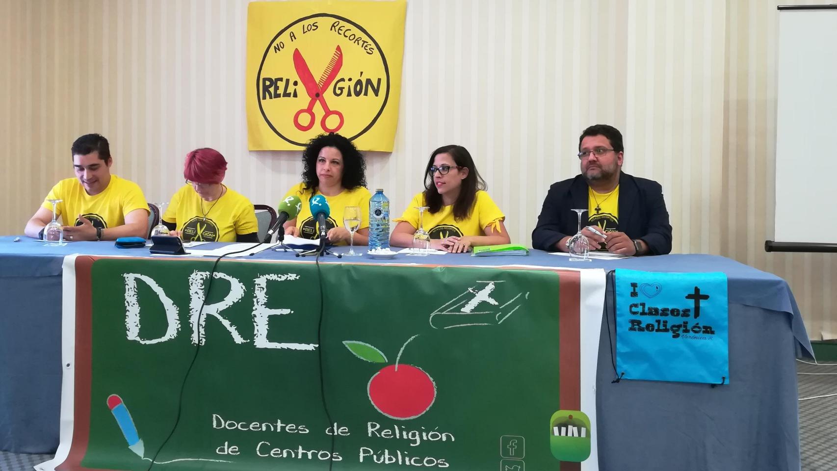 La izquierda abre una campaña para suprimir Religión en los colegios, aunque hoy los jóvenes creen más en Dios, según el CIS