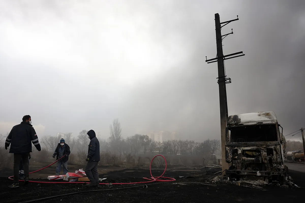 Irán advierte a Trump: si la guerra continúa, no se podrá ni producir ni vender petróleo