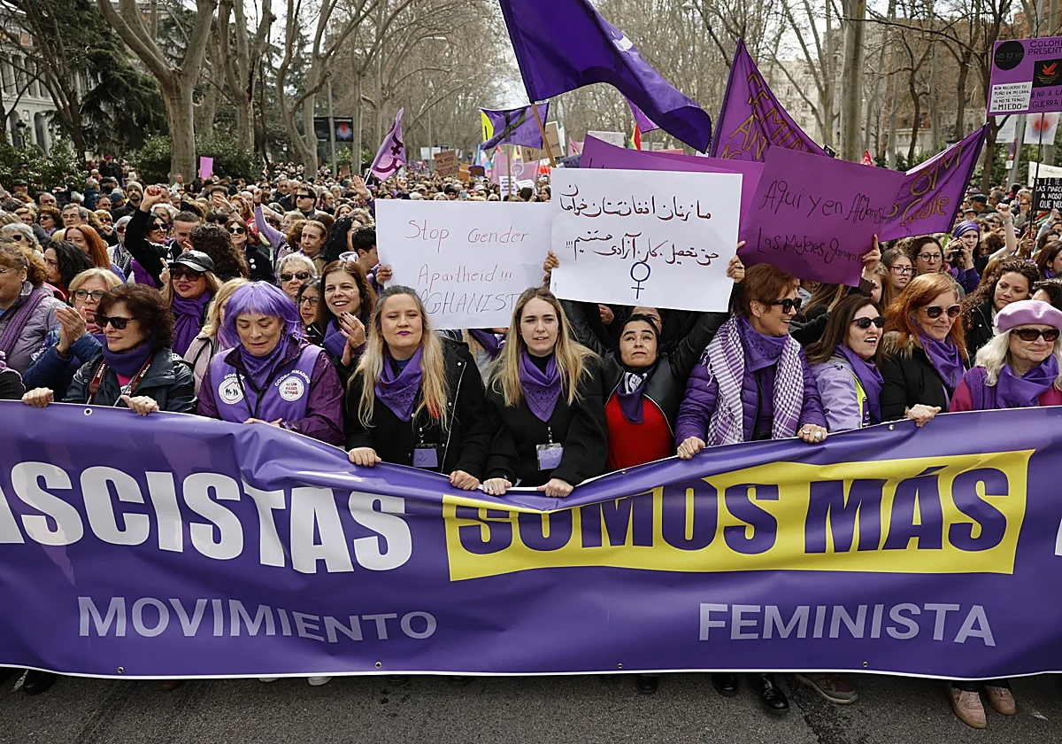 La guerra, e incluso el erotismo, se mezclan con la lucha feminista este 8M