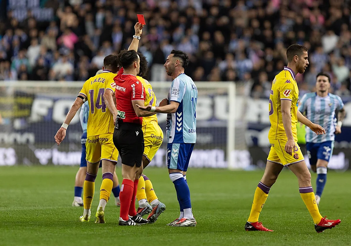 Víctor García pide disculpas por su roja: «El exceso de ímpetu me jugó una mala pasada»