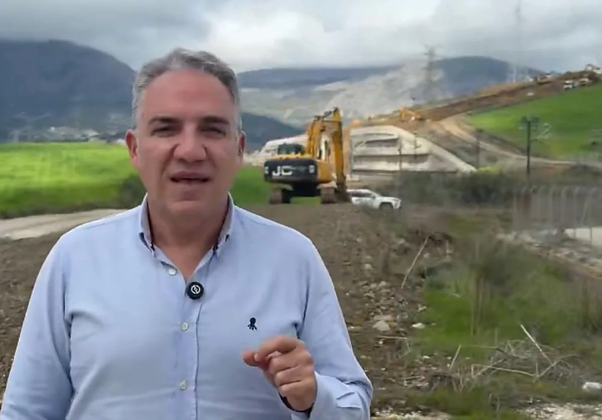 Elías Bendodo critica la «lentitud» del Gobierno por arreglar el talud que impide la conexión AVE de Málaga con Madrid