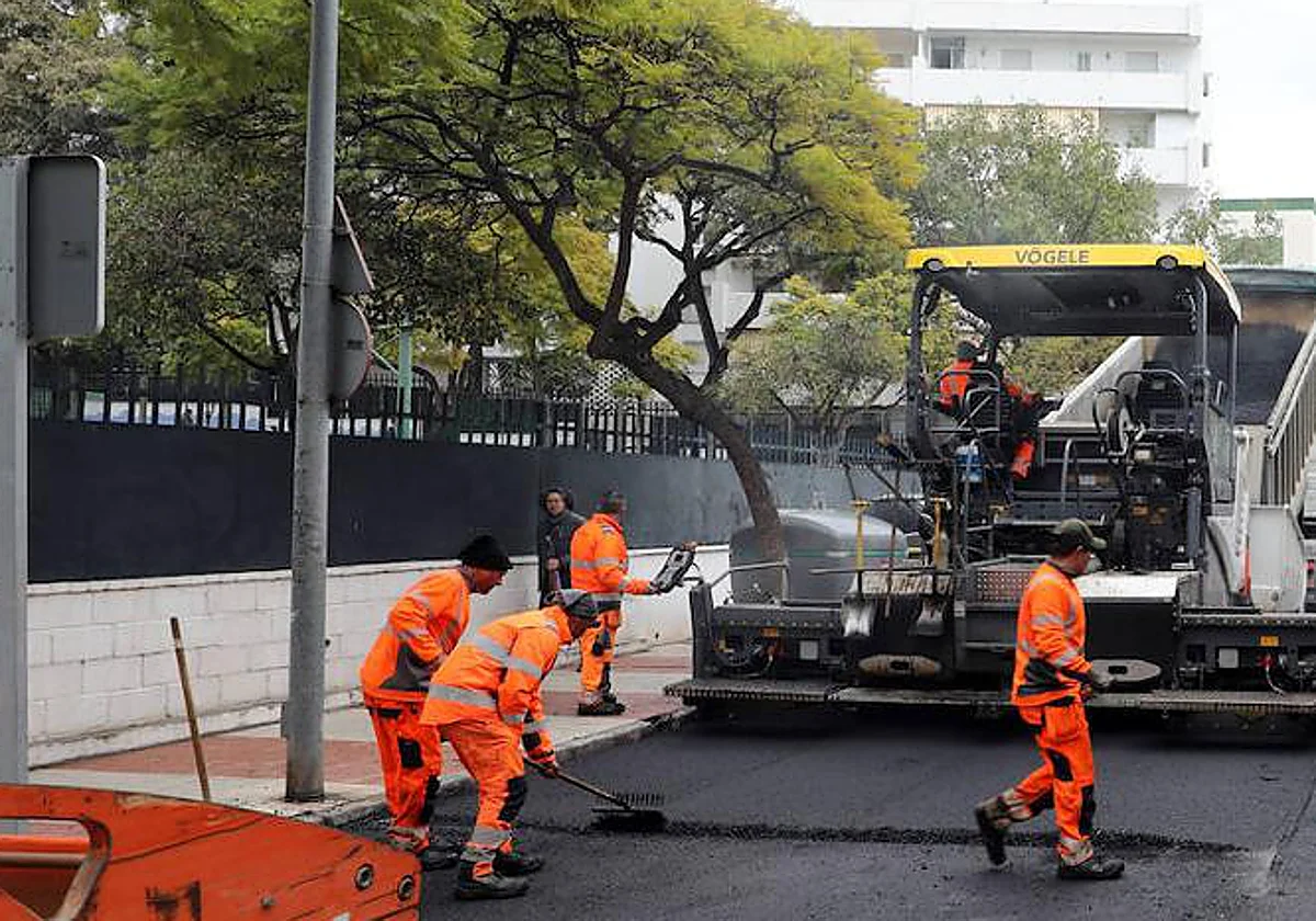 El plan de emergencia de Marbella para la reparación de vías alcanza una ejecución del 35%