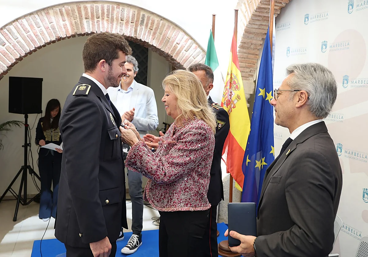 Muñoz destaca «la valentía y entrega» de los Bomberos de Marbella, que realizaron más de 2.200 intervenciones en 2025