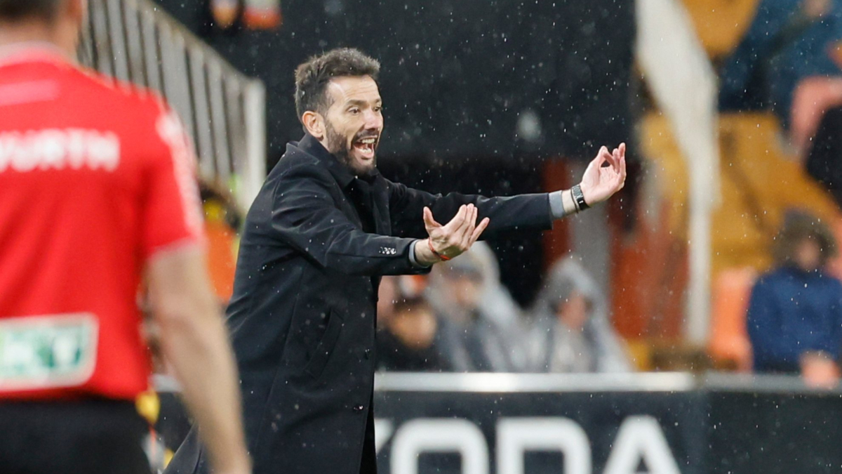 Otro partido con gritos de “¡Corberán, dimisión!” en Mestalla: “Acepto las críticas, la exigencia no me incomoda”