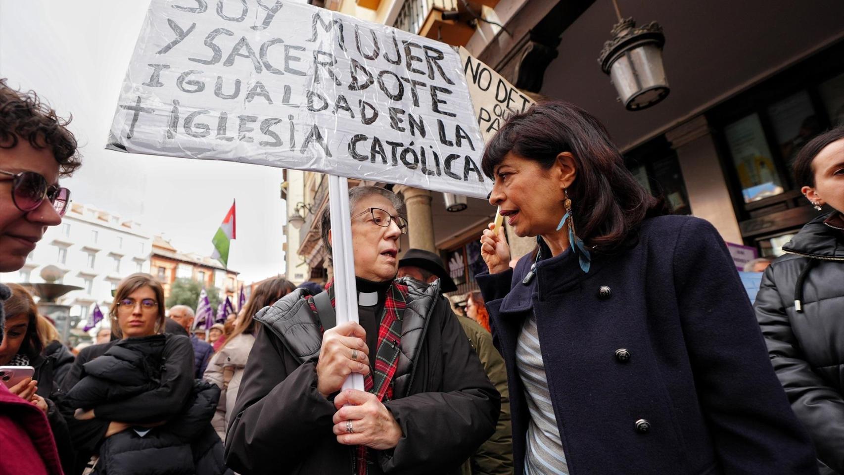 La ministra de Igualdad 'resuelve' la contradicción del 8-M: "Antes sufrían con los ayatolás, ahora bajo las bombas"