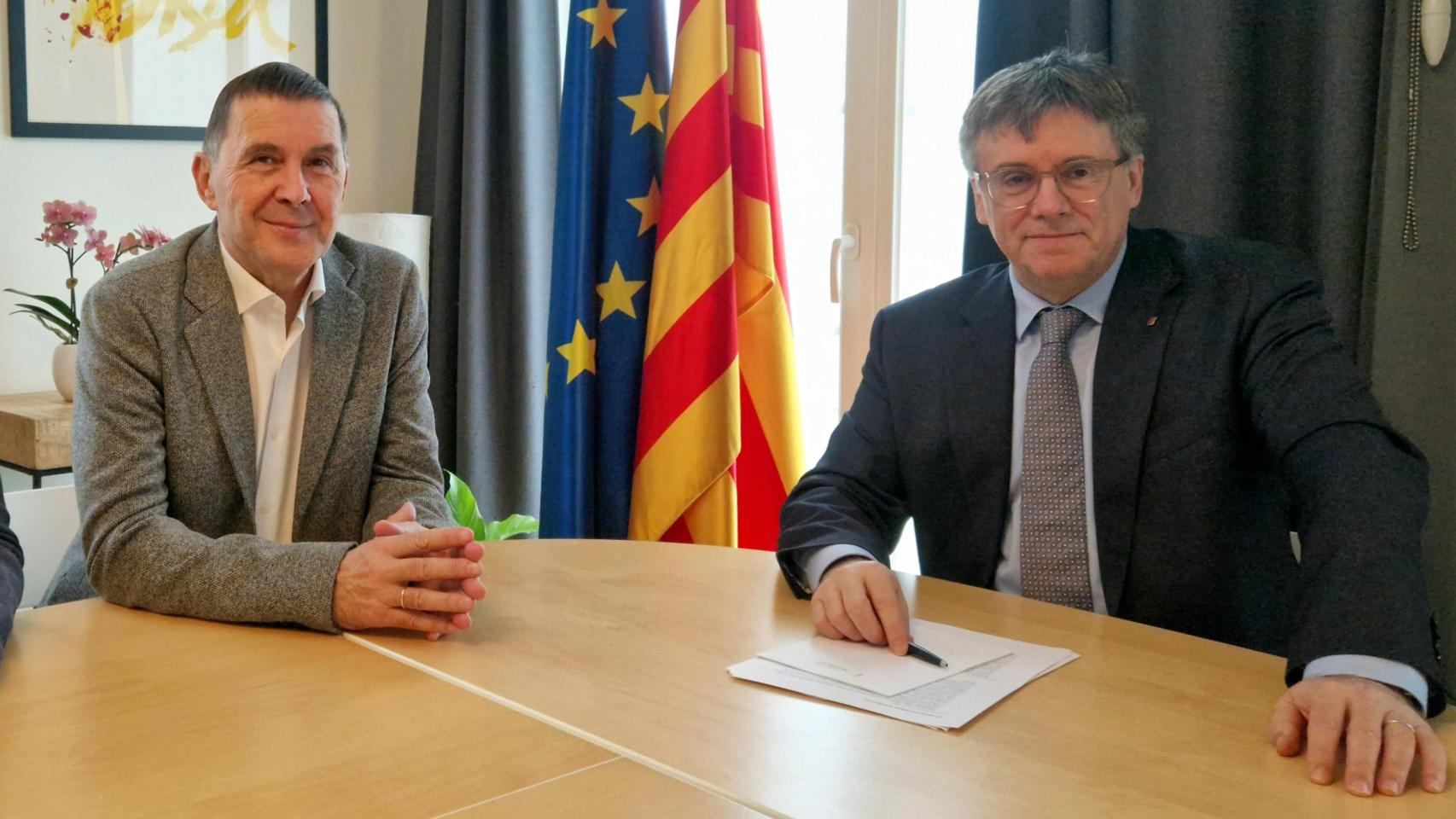 Otegi viaja a Waterloo para reunirse con Puigdemont en plena ruptura de Junts con el Gobierno de Sánchez