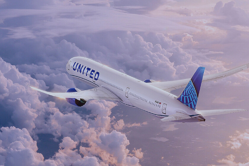 Poner vídeos sin cascos en el avión ya no es solo mala educación: United puede echarte del vuelo por hacerlo