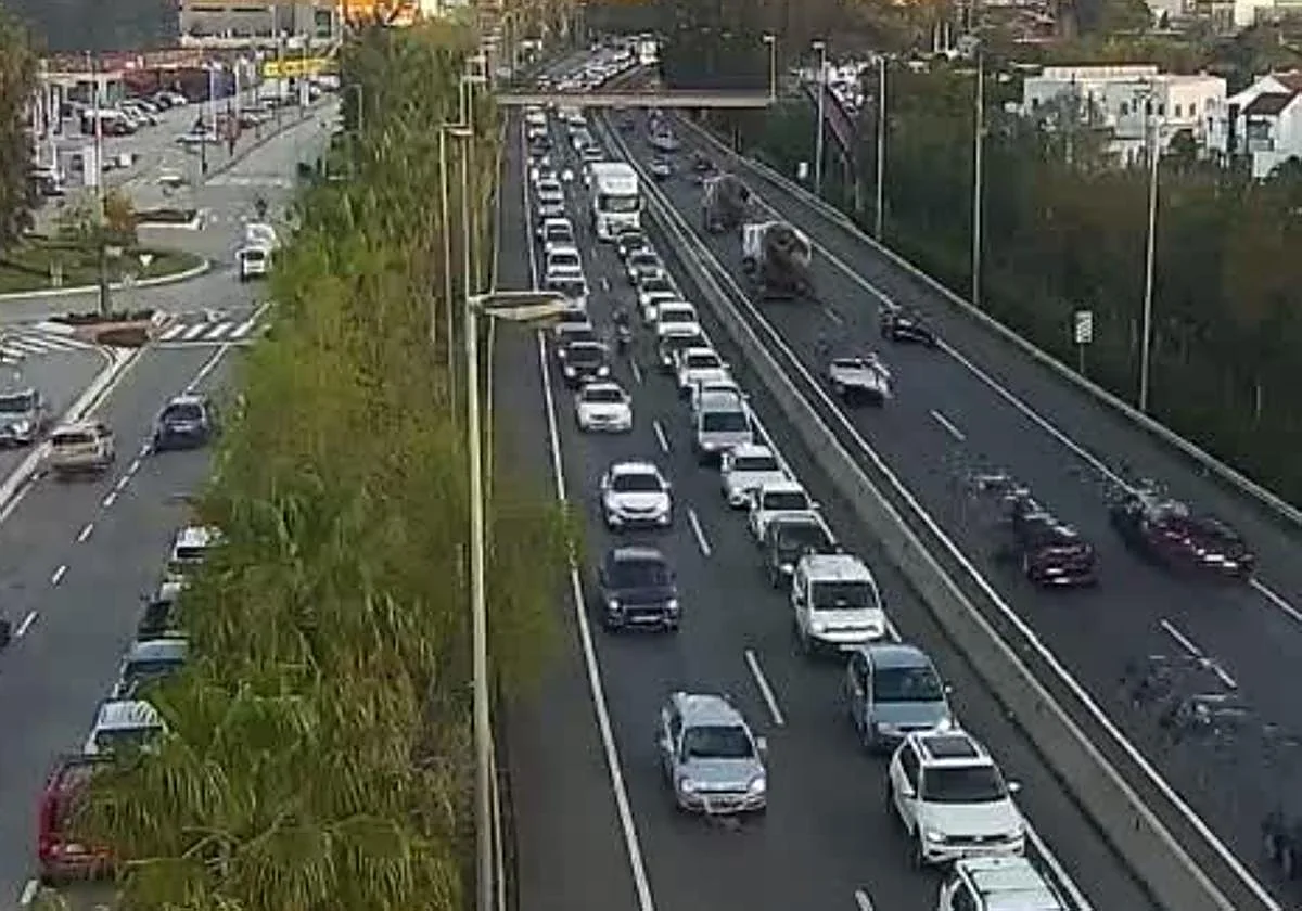 Malaga traffic: long tailbacks on A-7 motorway following two Monday accidents