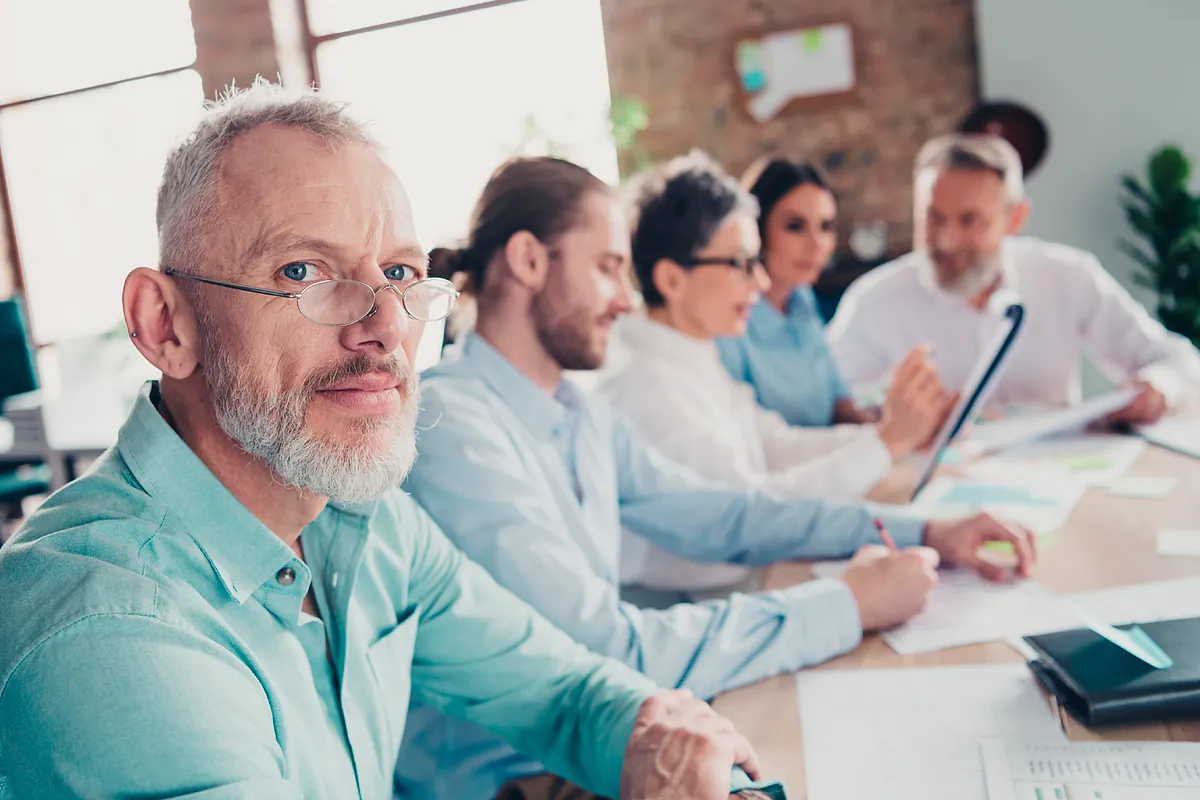 Más de la mitad de las personas de 60 a 64 años trabajaban en 2025, máximos desde 1970