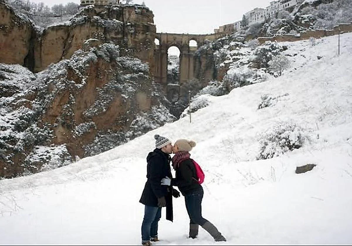 Aemet activa un aviso amarillo por nevadas en Málaga este martes