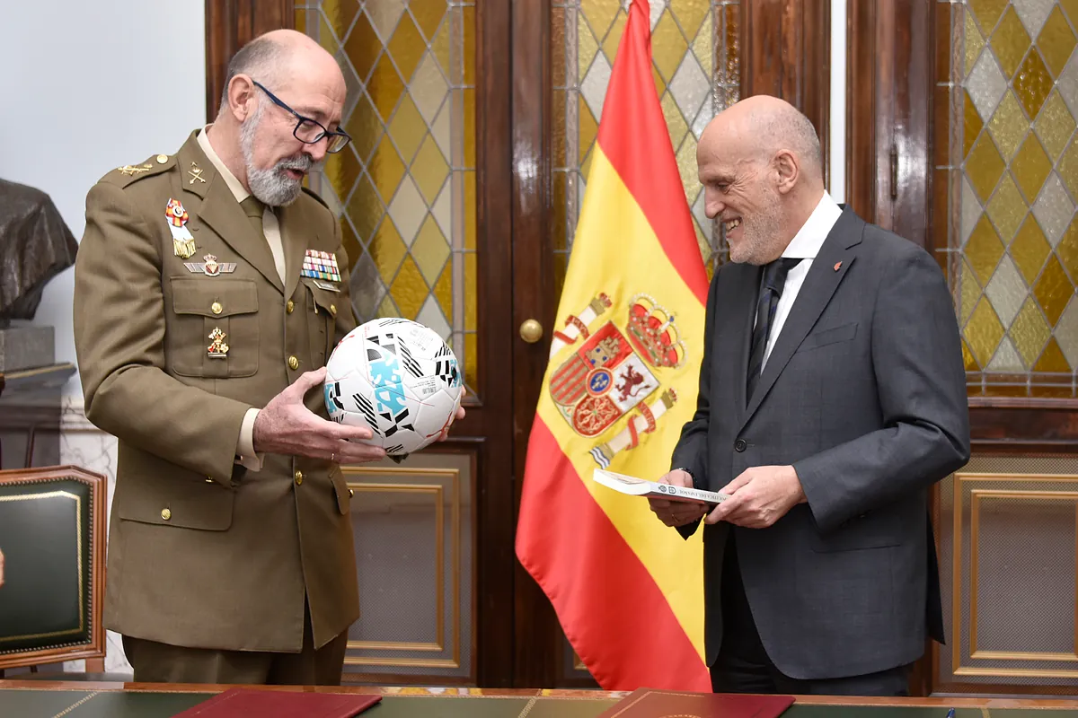 LaLiga y Defensa se alían para impulsar el deporte como herramienta de diplomacia