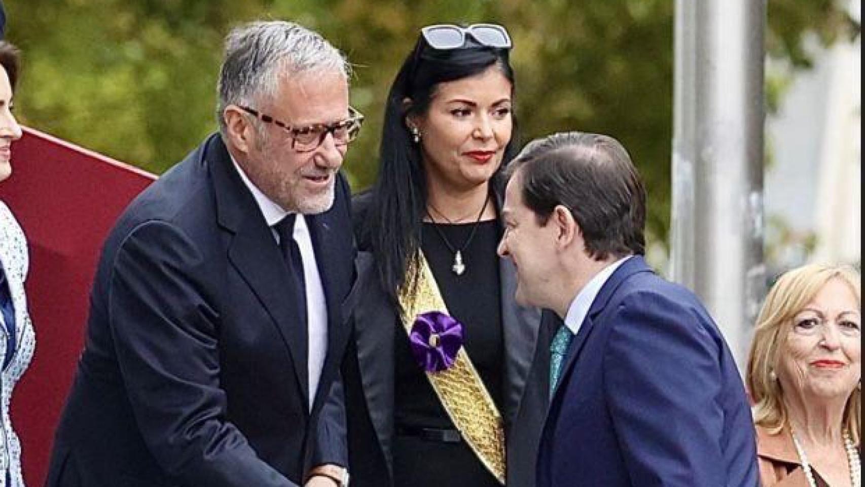 Pollán, presidente de las Cortes de Castilla y León y candidato de Vox, ascendió a su novia para que cobrara 3.500 euros al mes