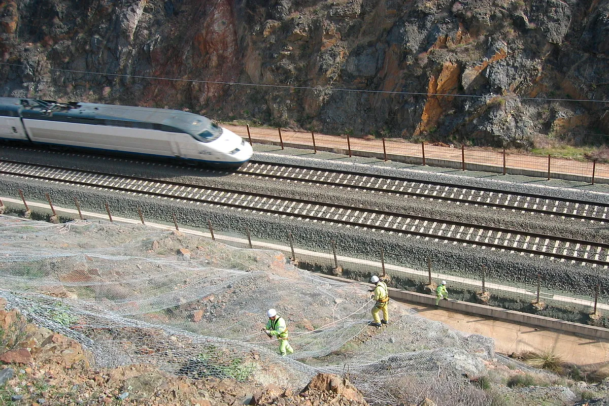 La inversión en infraestructuras ferroviarias se hunde más de un 66% desde 2009
