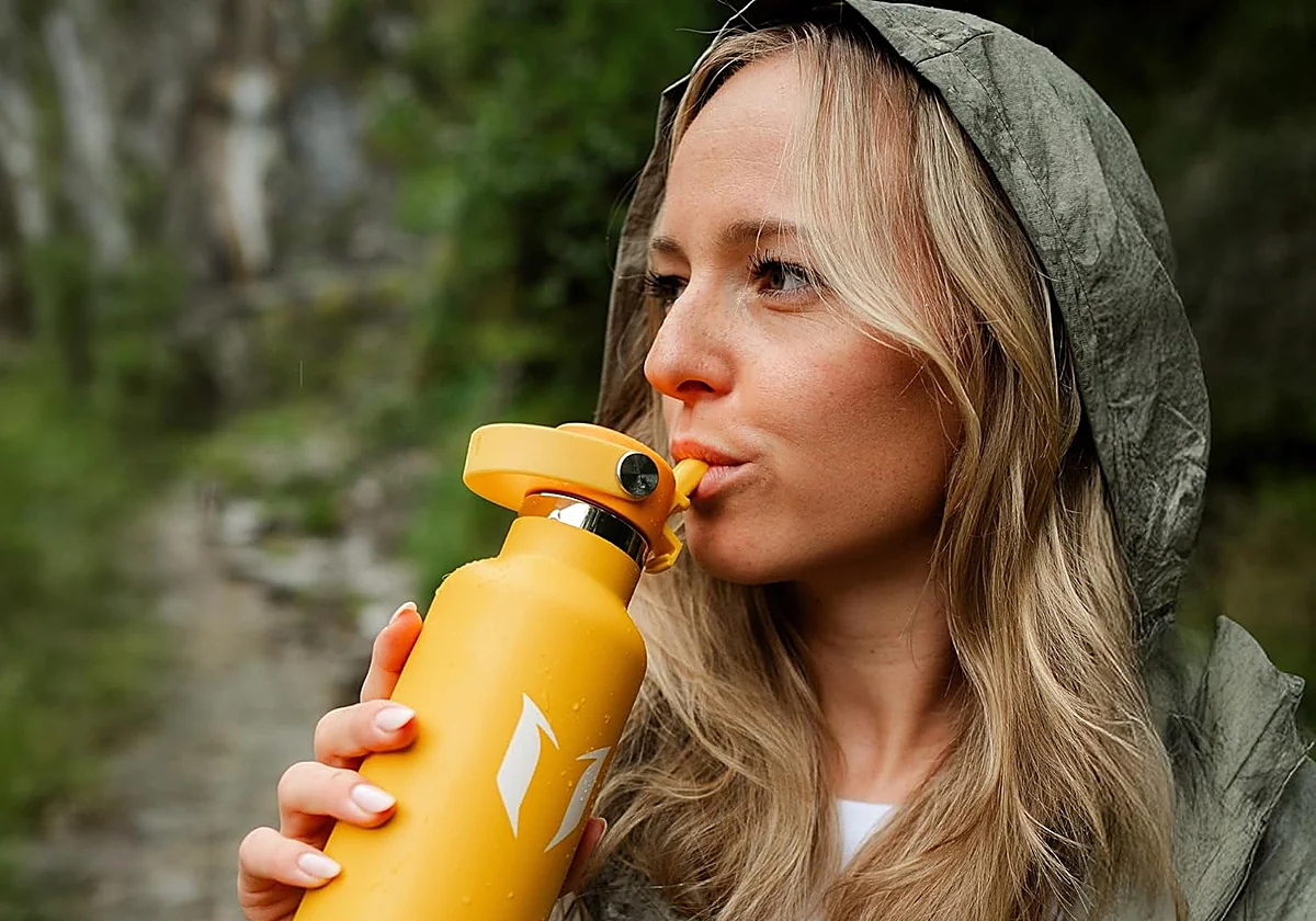 Las mejores botellas térmicas para mantener tus bebidas perfectas en casa, en la oficina o al aire libre