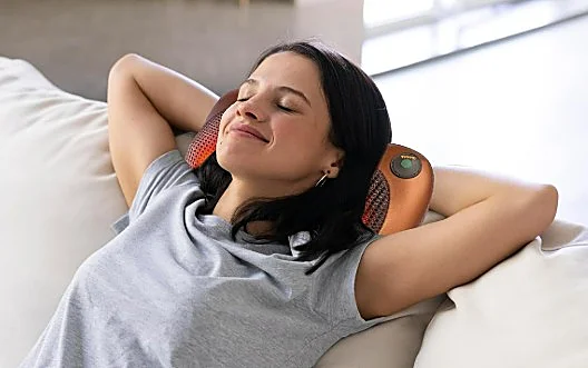 Despídete de las contracturas diarias con este cojín cervical y su masaje Shiatsu que te dejará como nuevo