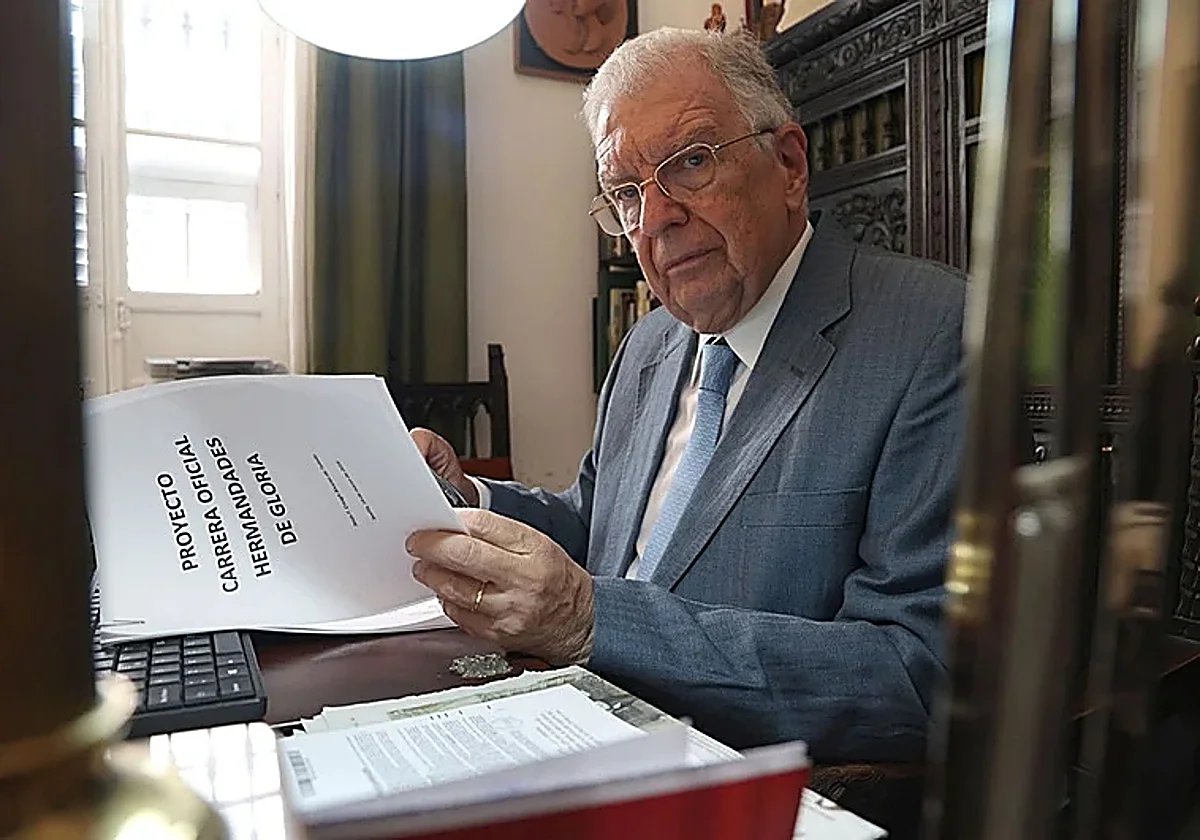 Un libro destaca la «valentía» del cambio de recorrido oficial en la Semana Santa de Málaga frente al inmovilismo de otras ciudades