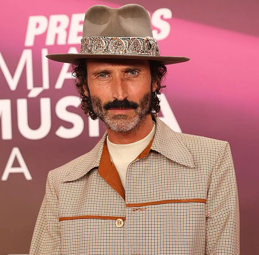 Leiva y Almudena Cañedo hacen oficial su noviazgo en la Semana de la Moda de París