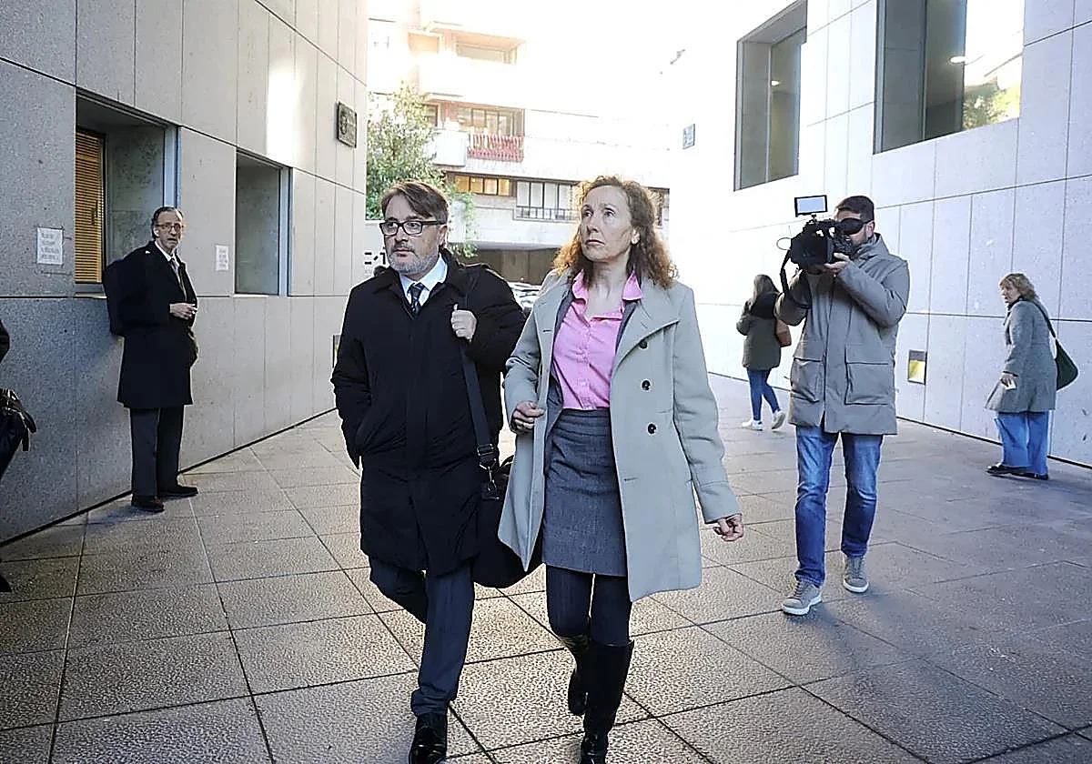 La defensa del matrimonio acusado de encerrar a sus hijos cuatro años en Oviedo asegura que «no hay ninguna 'casa de los horrores'»