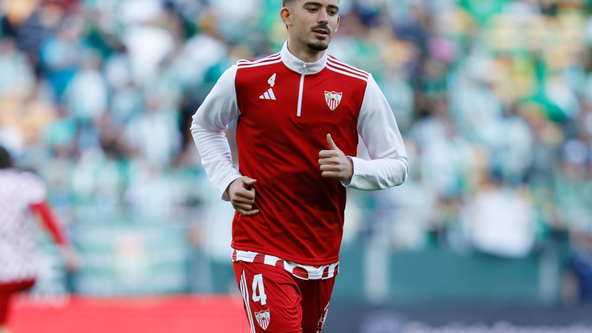 Kike Salas, prácticamente descartado frente al Barça por molestias físicas