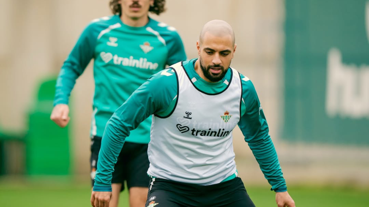 Amrabat sigue con el grupo y Lo Celso ya toca balón en la última sesión antes de viajar a Grecia