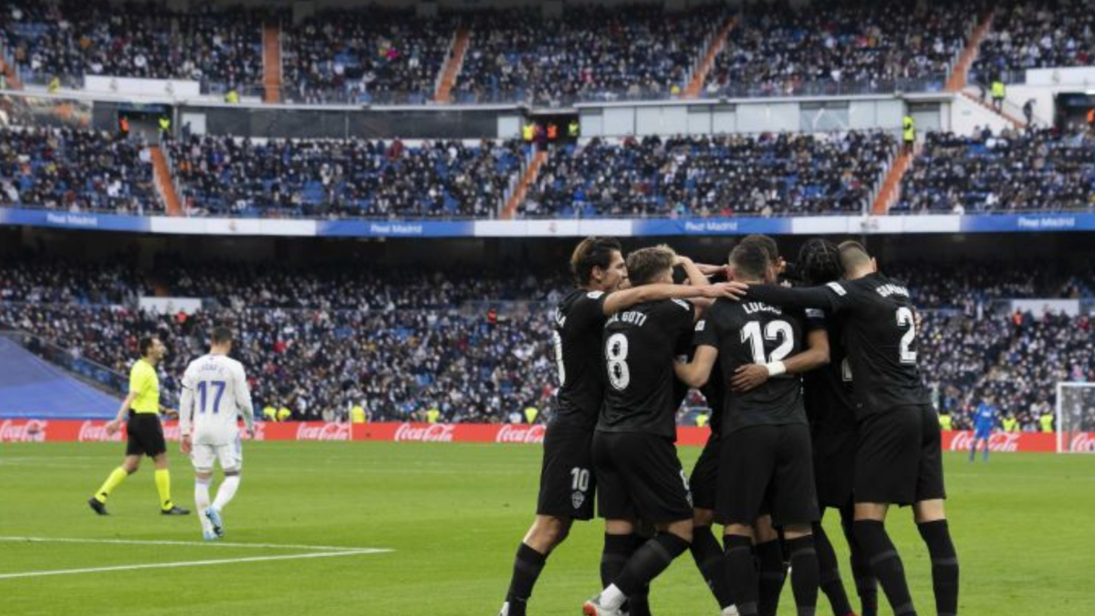 El Elche, contra su peor momento y contra la historia