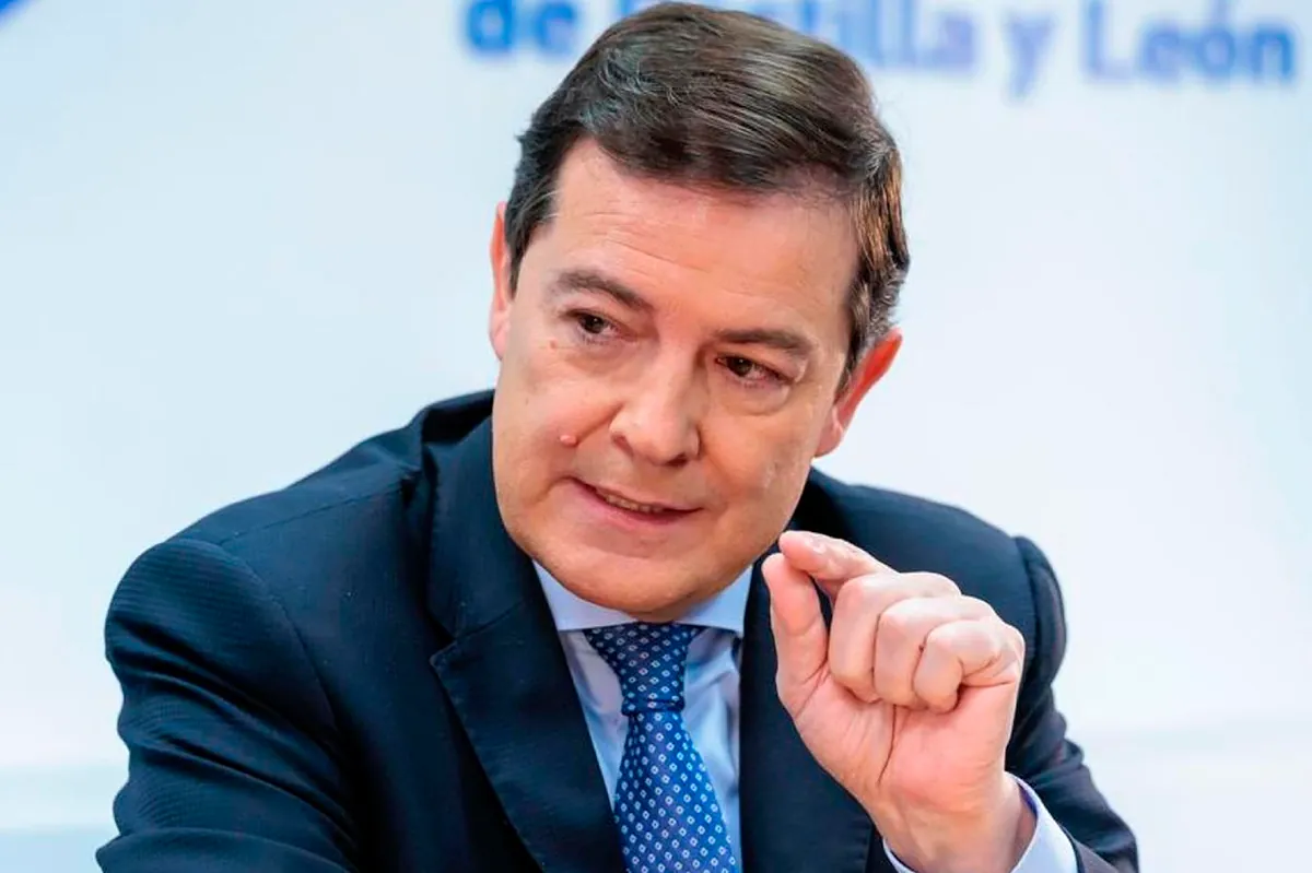 Fernández Mañueco: "Vamos a seguir bajando el IRPF y poniendo alfombra roja a los empresarios"