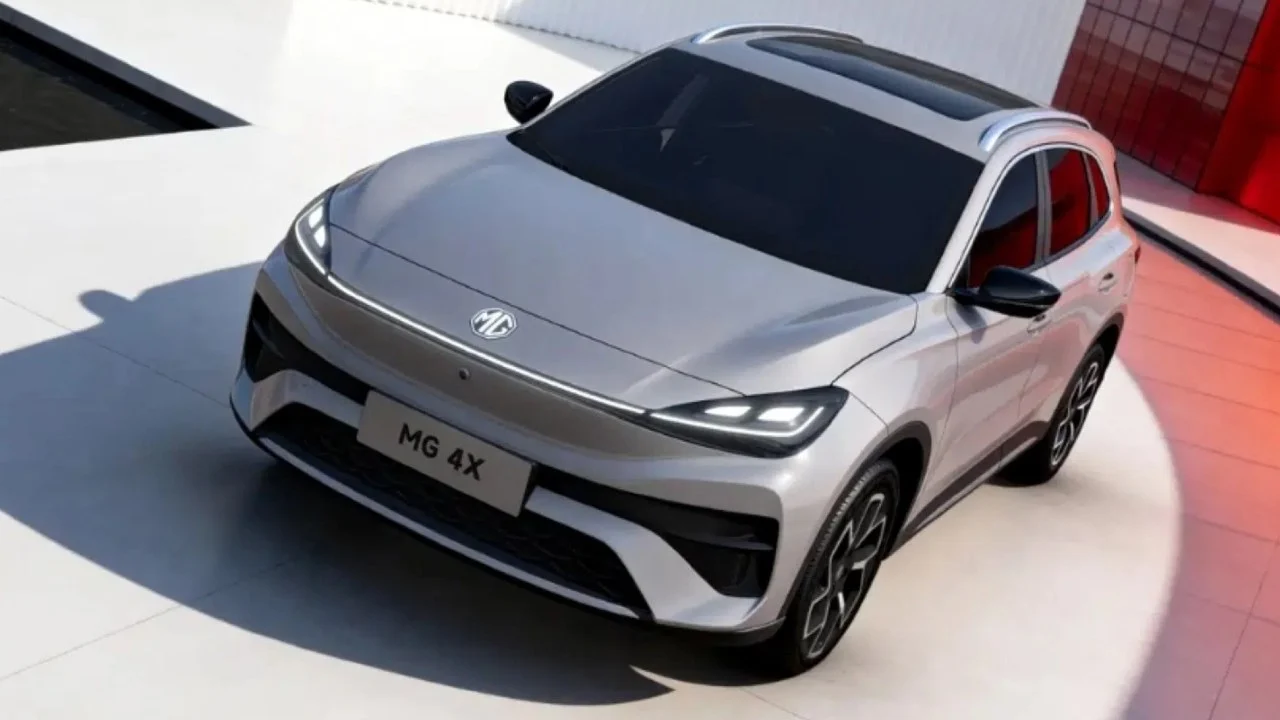 Nuevo MG4X: el compacto eléctrico chino se hace SUV con batería semisólida para retar al BYD Atto 2
