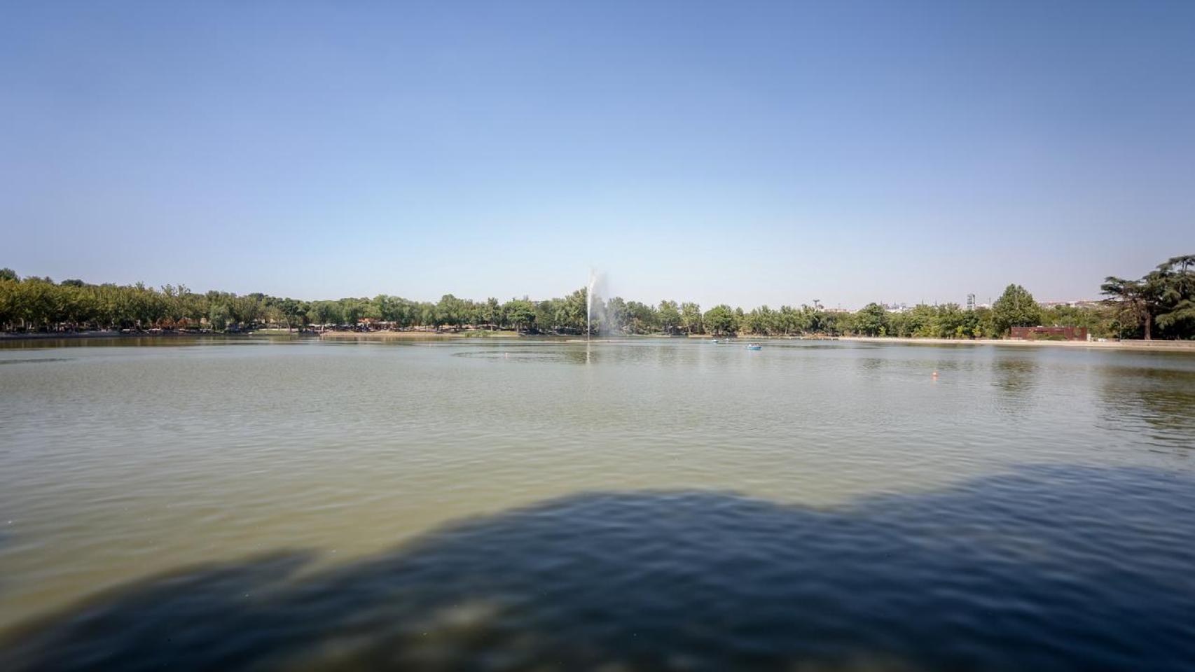 Encuentran el cadáver de un hombre flotando en el lago de la Casa de Campo de Madrid