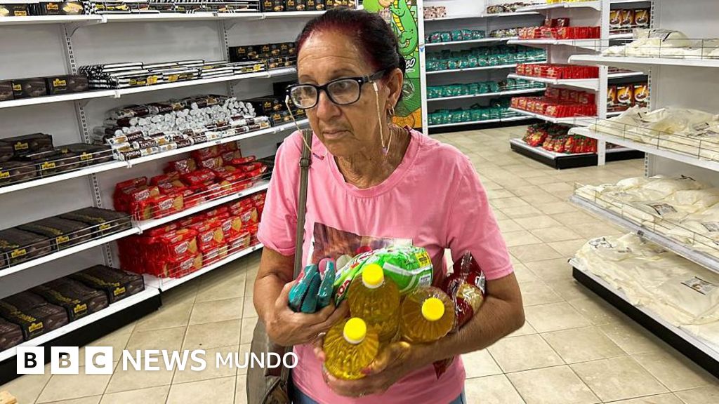 Cómo la apertura de tiendas privadas de alimentos en Cuba destapó una desigualdad "invisible"