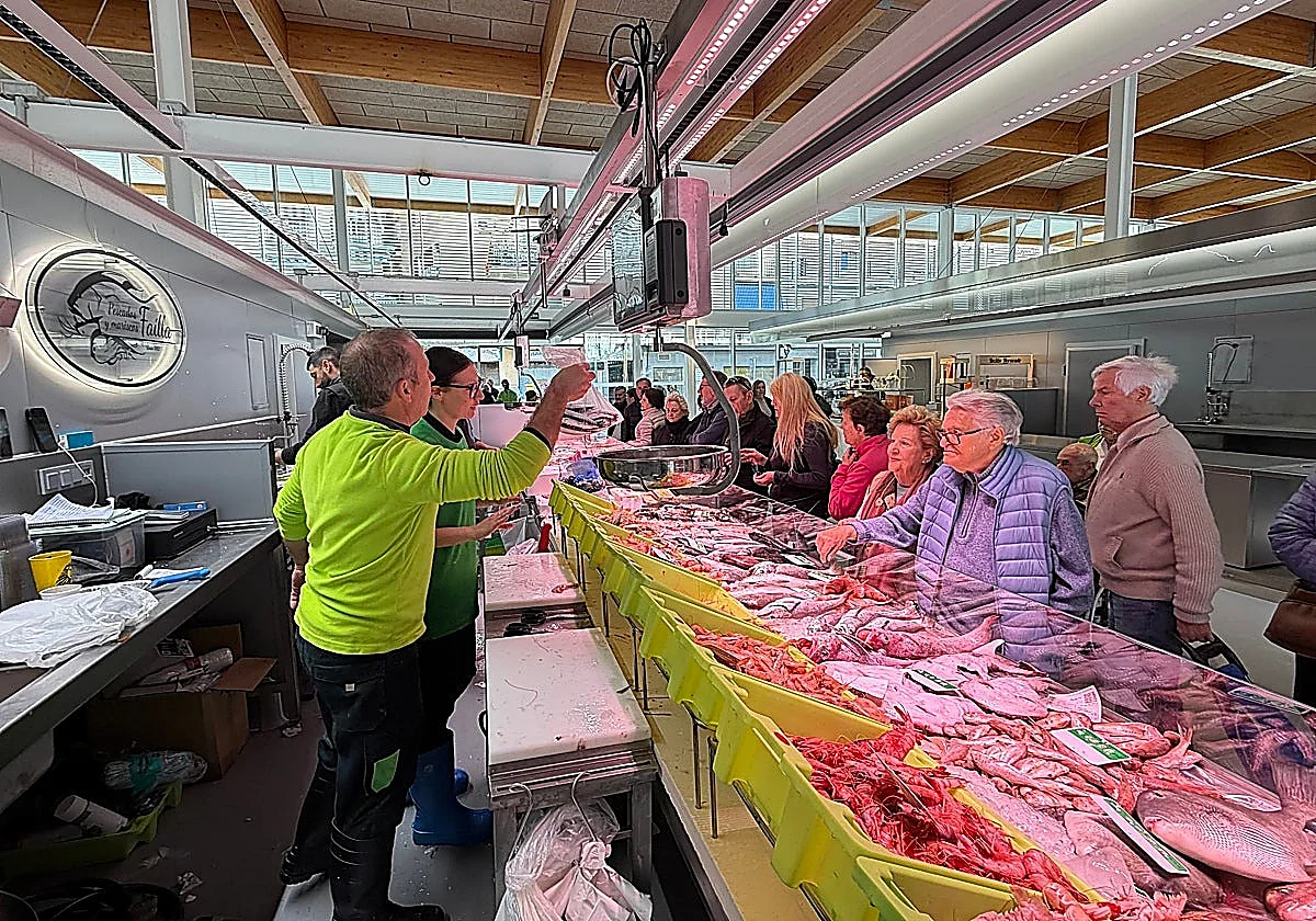 Almuñécar's municipal market is back in action