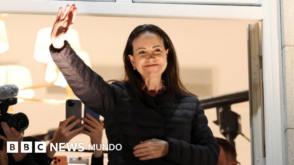 La opositora venezolana María Corina Machado realiza su primera aparición pública en Oslo tras pasar más de un año en la clandestinidad