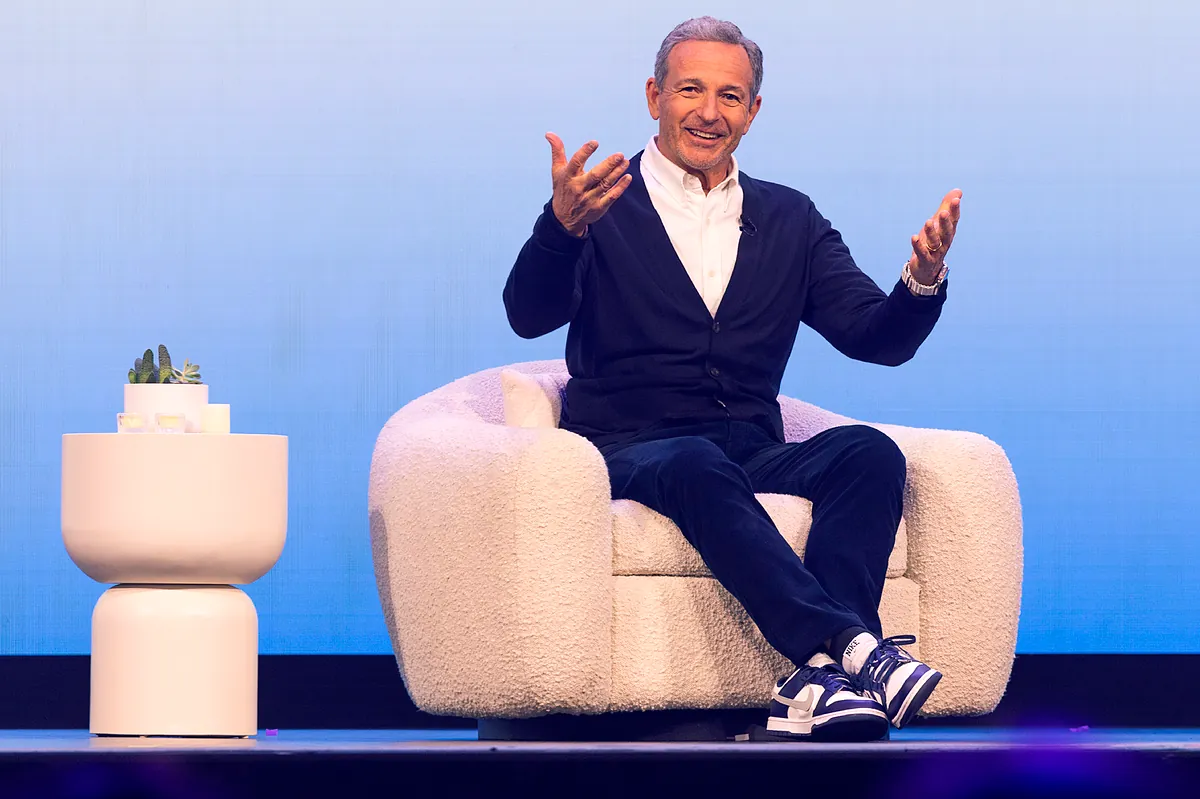 Disney invertirá mil millones de dólares en OpenAI y dejará que ChatGPT use sus personajes