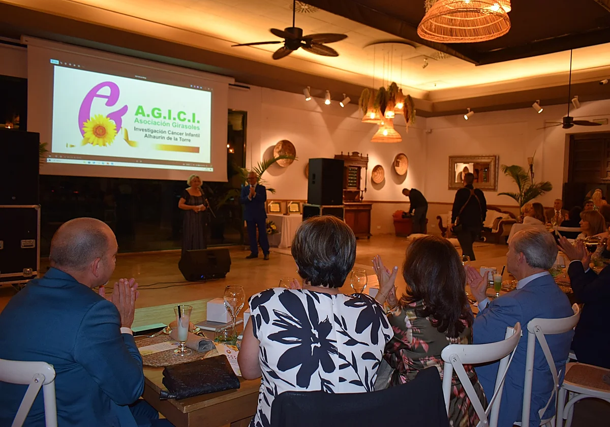 Girasoles, la asociación de mujeres de Alhaurín de la Torre que lucha contra el cáncer infantil, premia en su décimo aniversario a Marisol