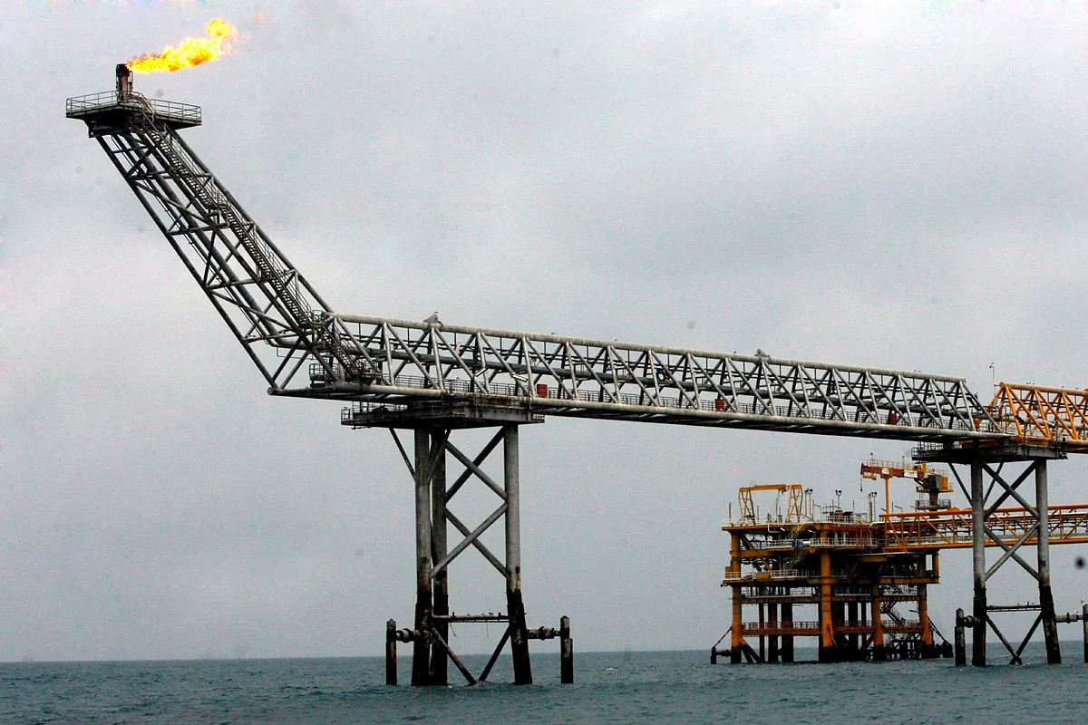 La guerra coge a los fondos a largo plazo infraponderados en energía