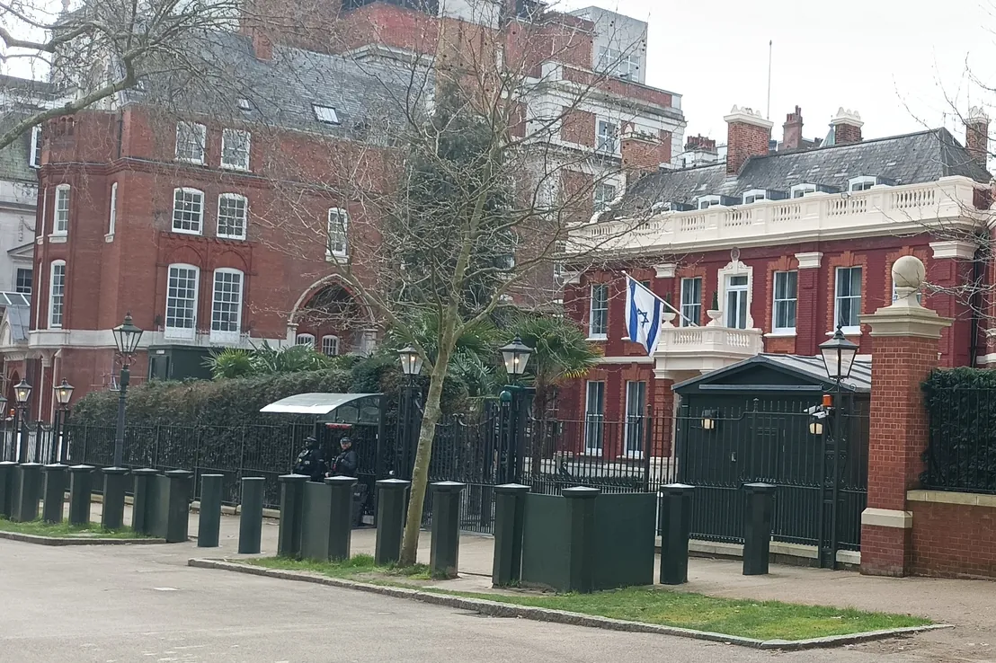 Jameneí, el incómodo vecino de Israel en Londres