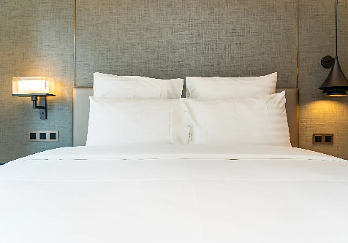 Tu cama estará siempre como recién hecha gracias a estos sujeta sábanas bajeras