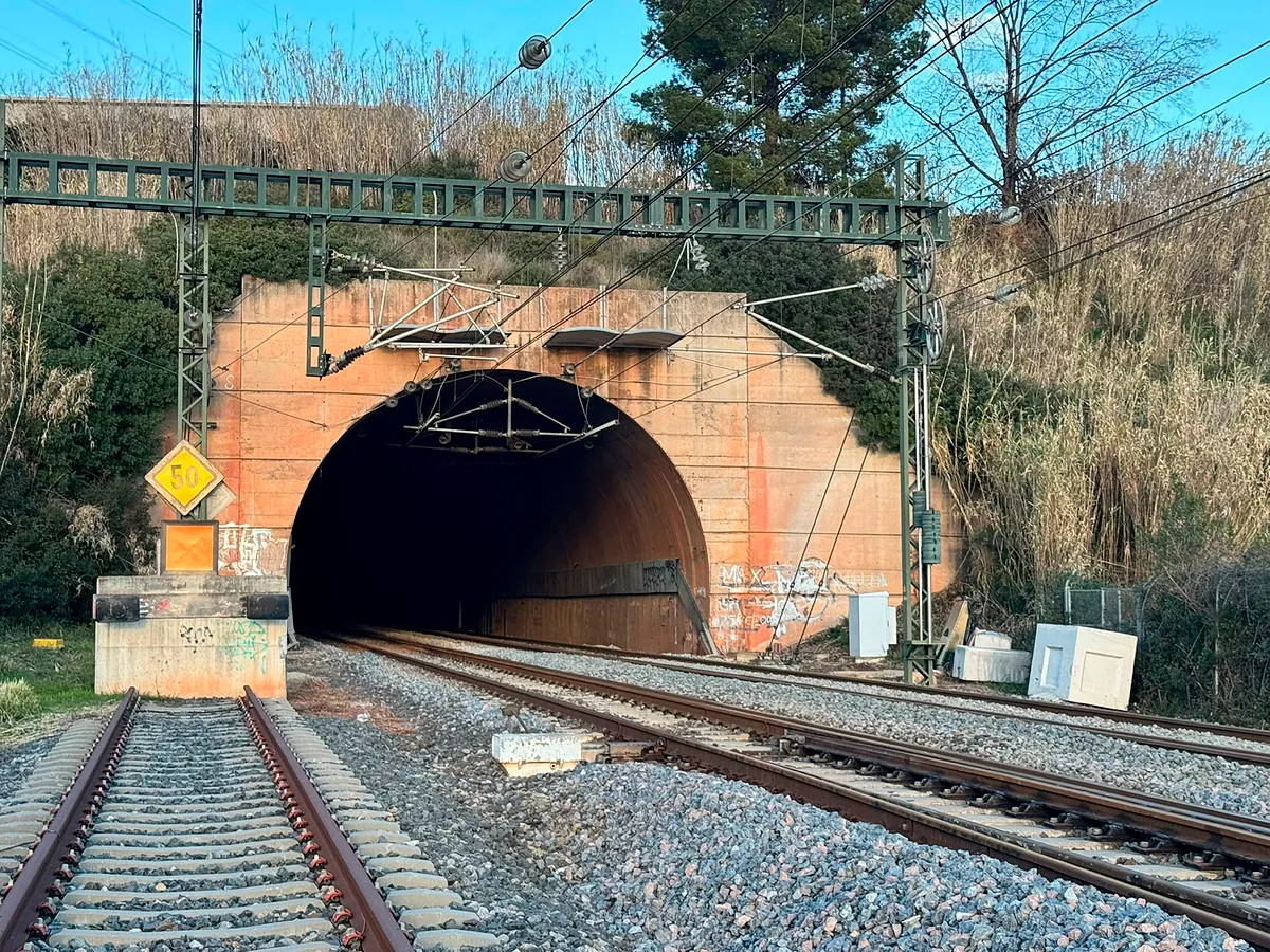 Adif vuelve a cortar la conexión clave para el transporte internacional de mercancías