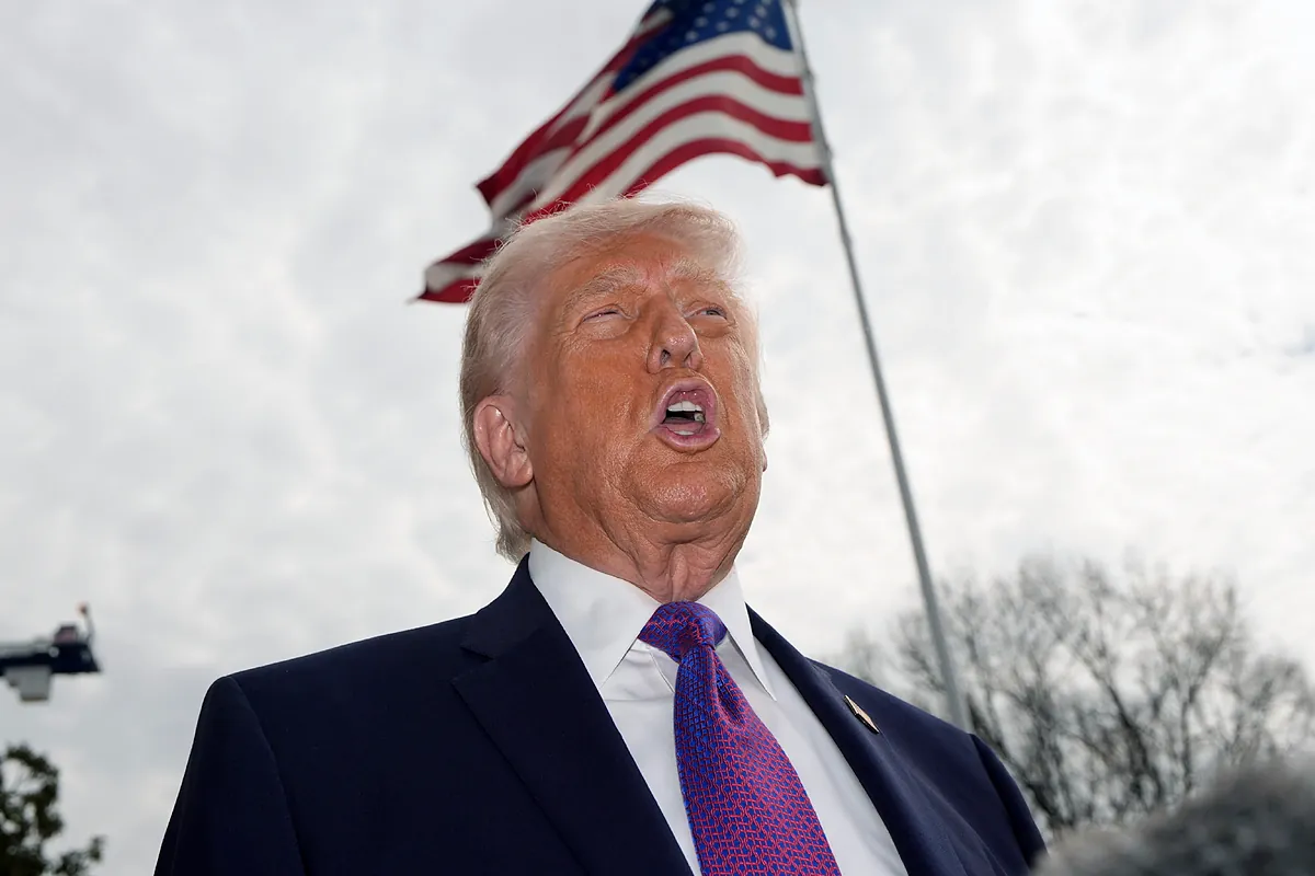 Trump dice que EEUU gana "mucho dinero" cuando suben los precios del petróleo