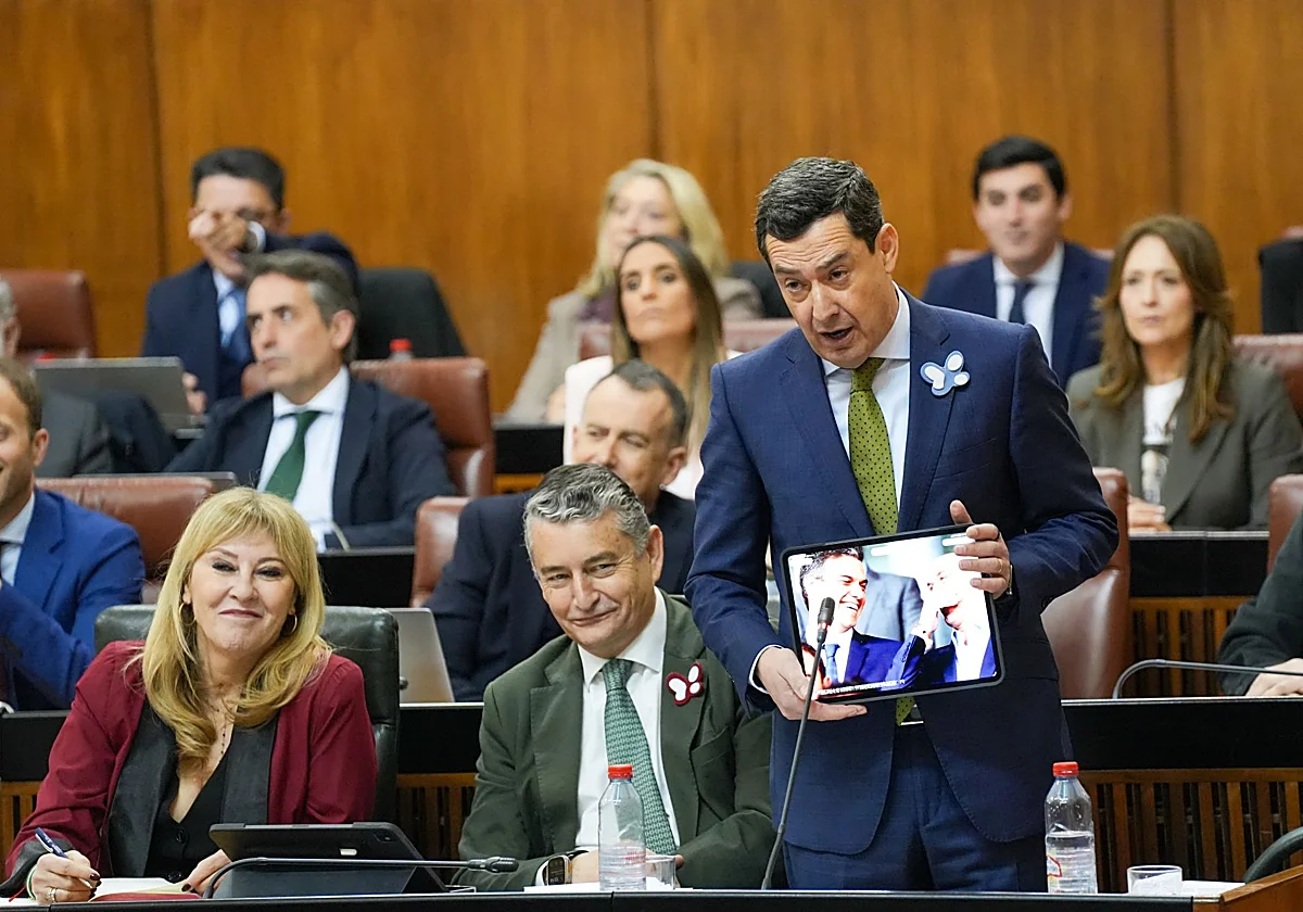 Juanma Moreno neutraliza el intento llevar el 'No a la guerra' al debate político andaluz
