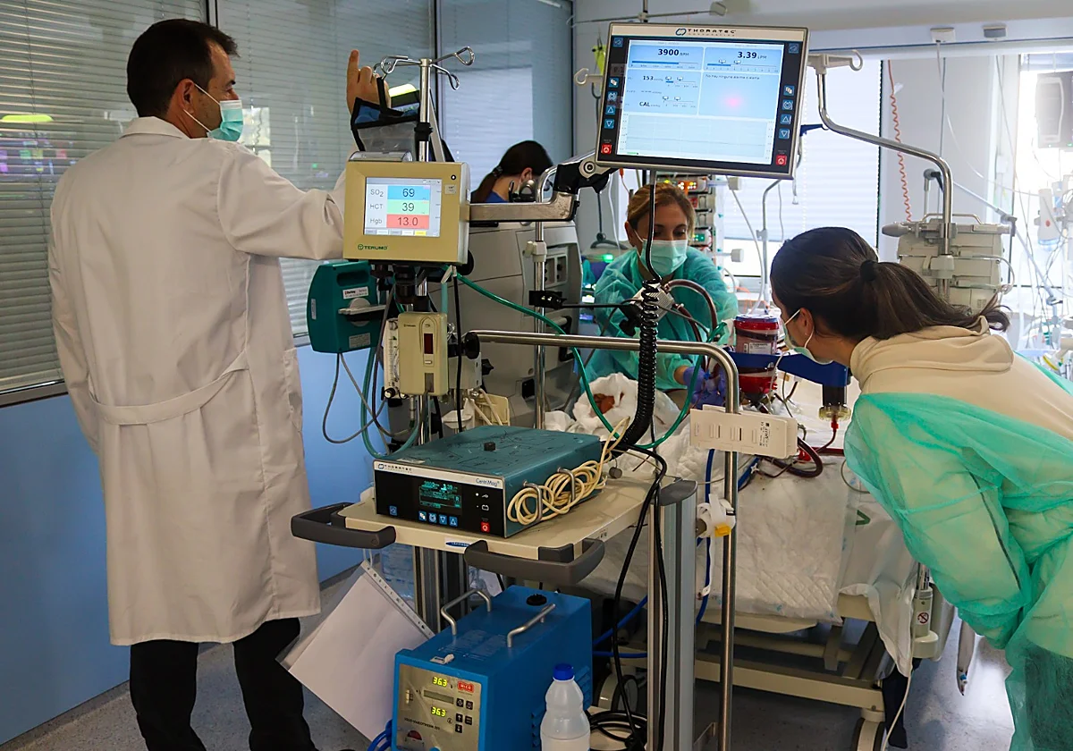 El Materno ha conectado al soporte extracorpóreo de pulmón y corazón a más de 100 niños críticos desde 2014