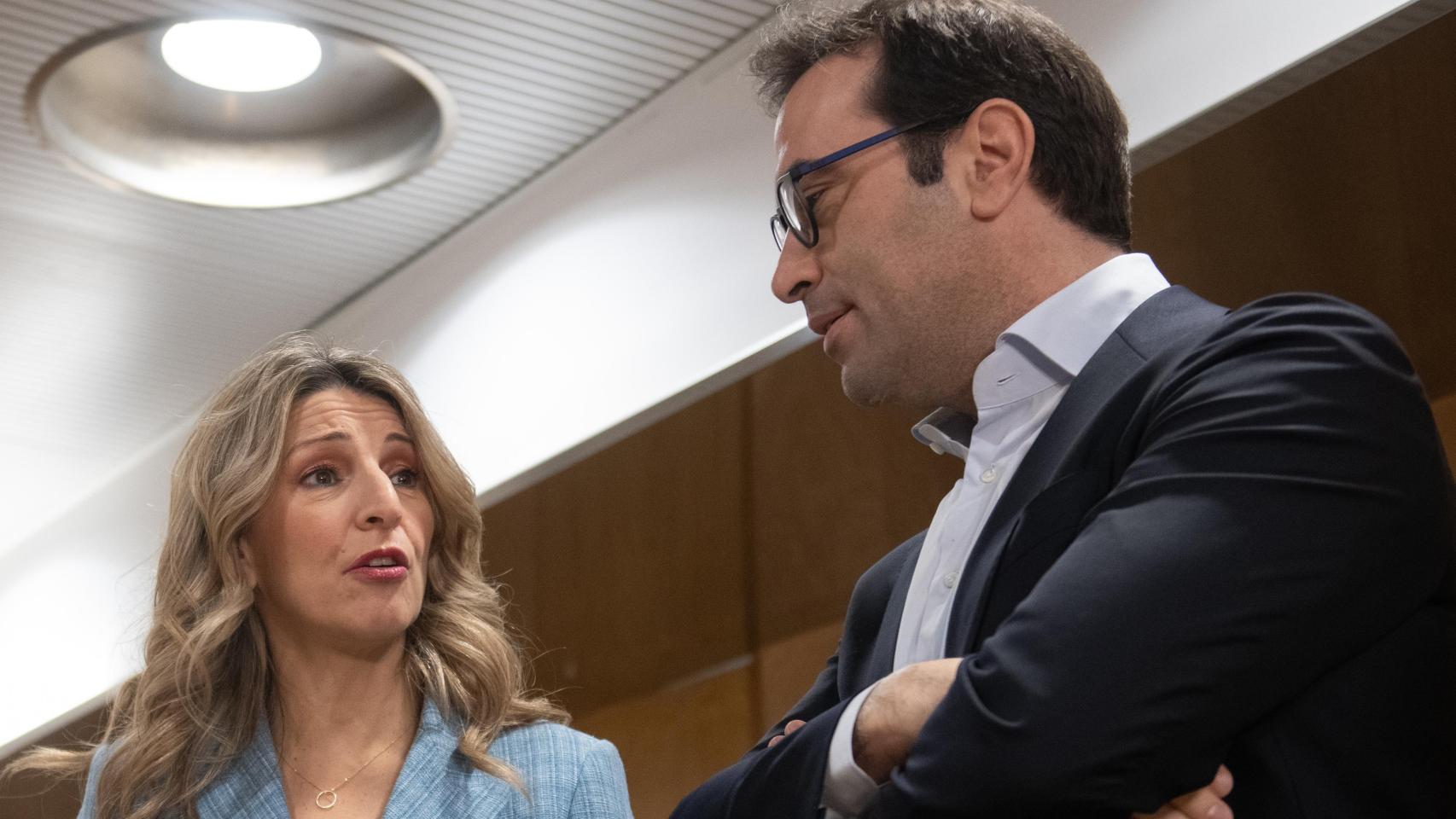 Sumar presiona para aprobar ya medidas por la guerra y el PSOE duda: no sabe si tendrá apoyos y las prefiere escalonar