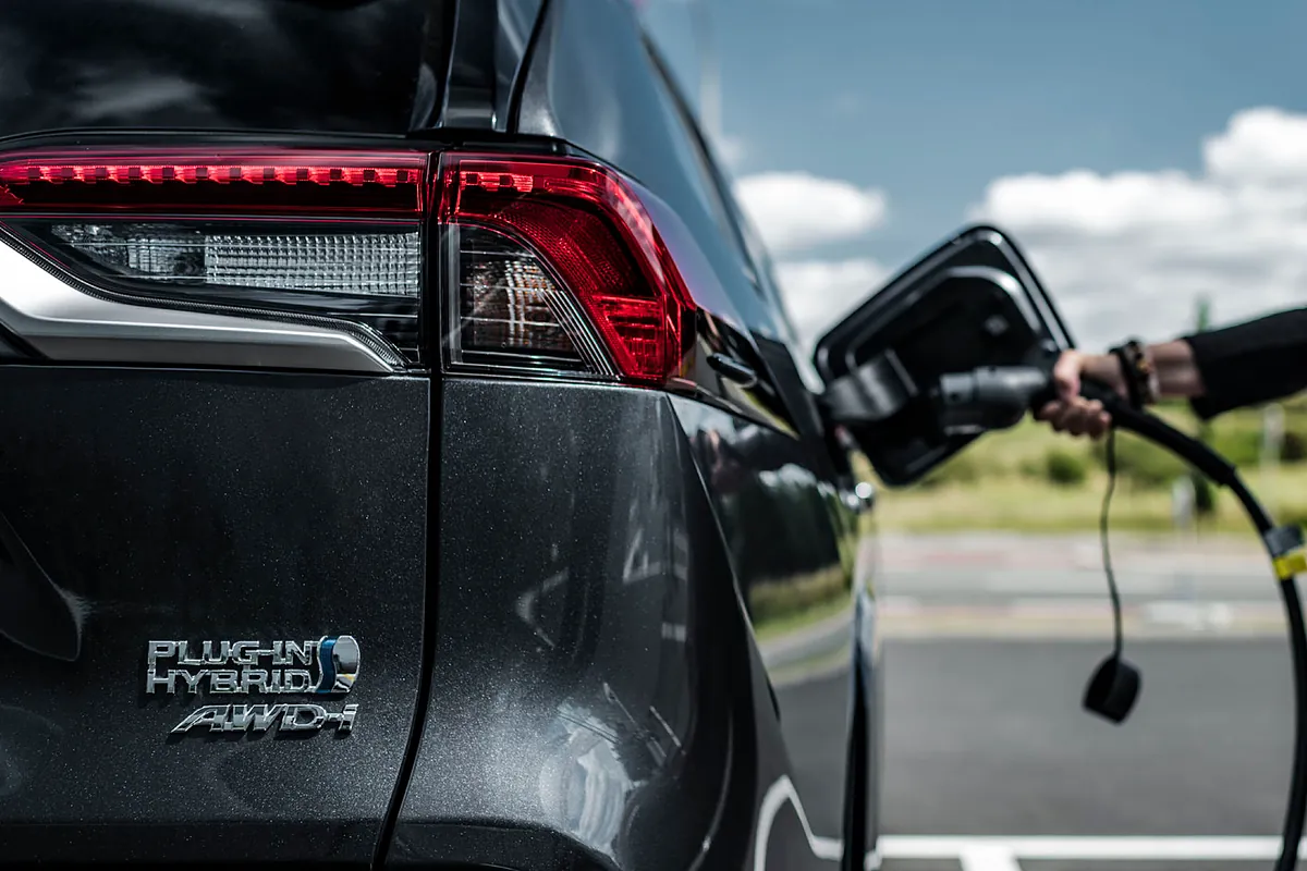 La UE da marcha atrás con la prohibición de los coches con motor de combustión en 2035